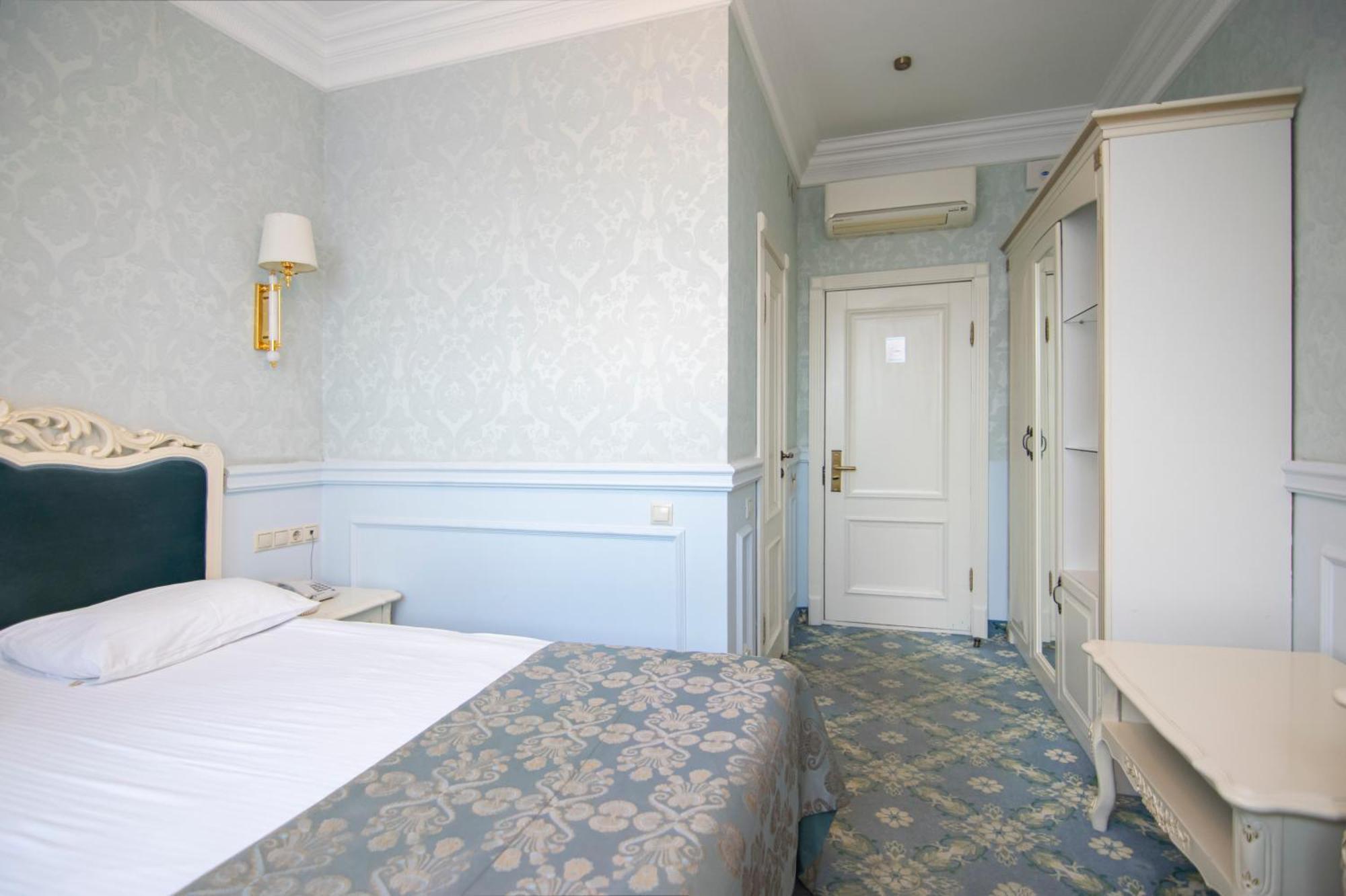 Royal Olympic Hotel Kiev Bagian luar foto