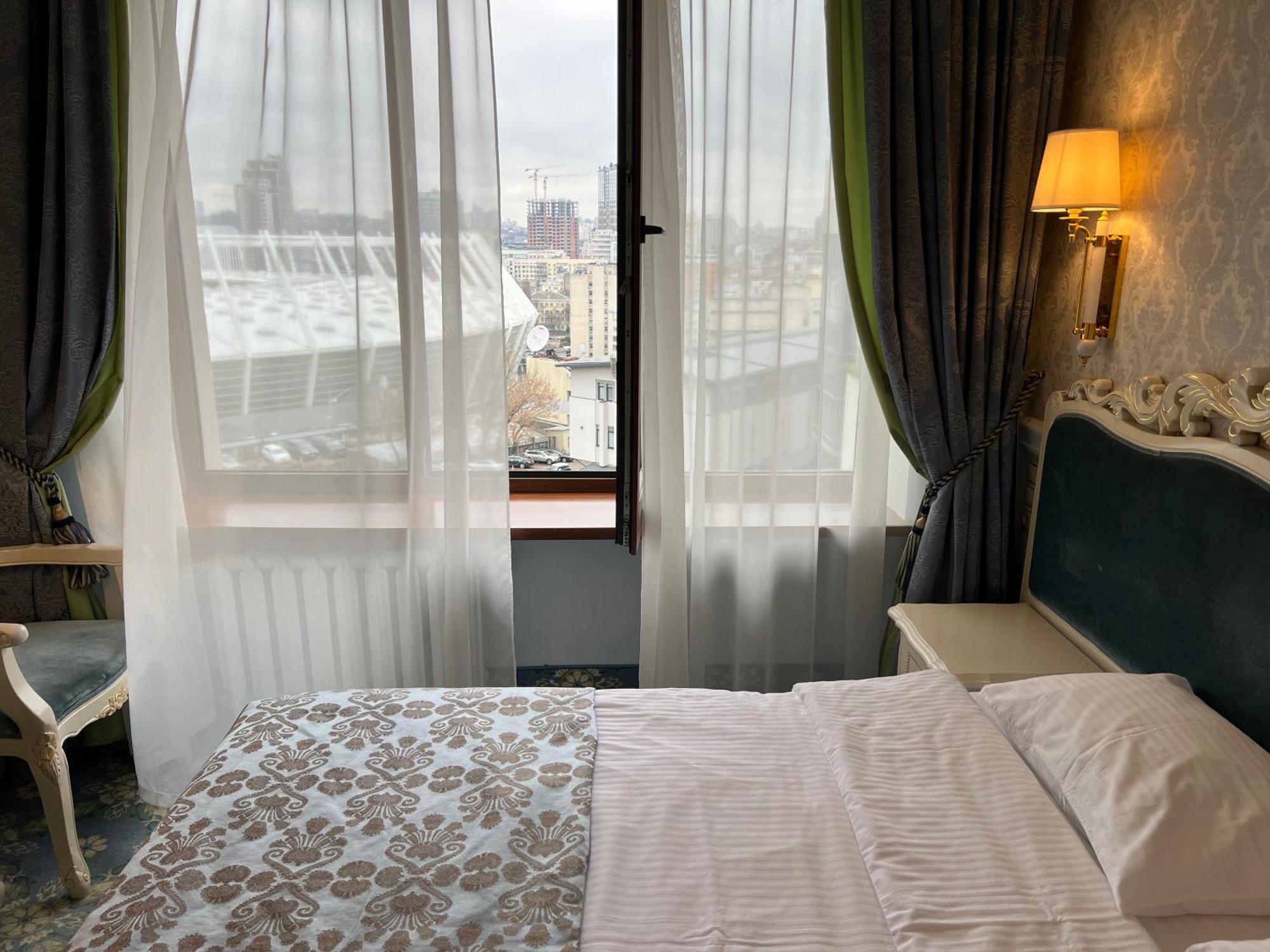 Royal Olympic Hotel Kiev Bagian luar foto